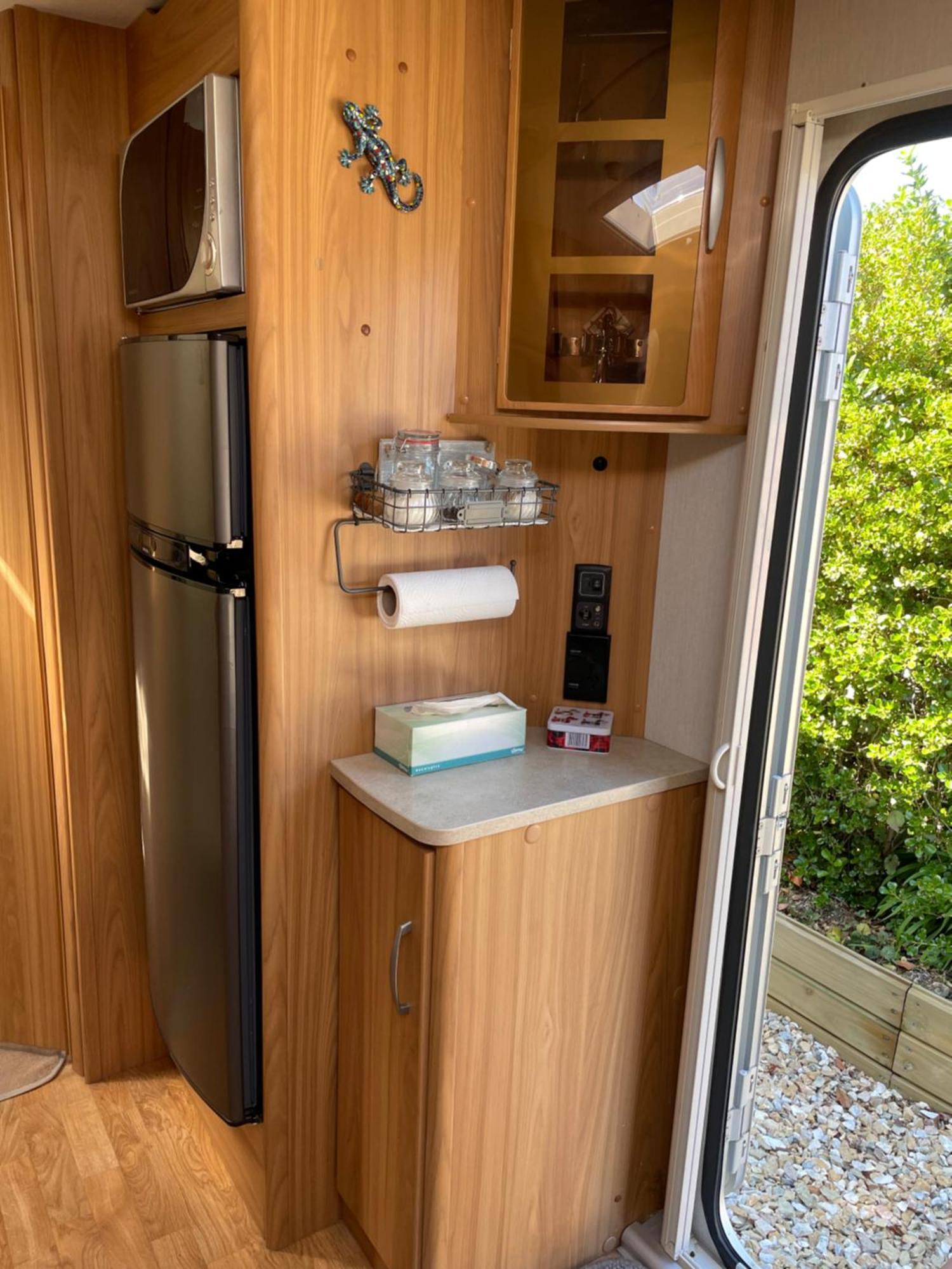 Cosy Caravan Fun In Sunny With Wifi! *