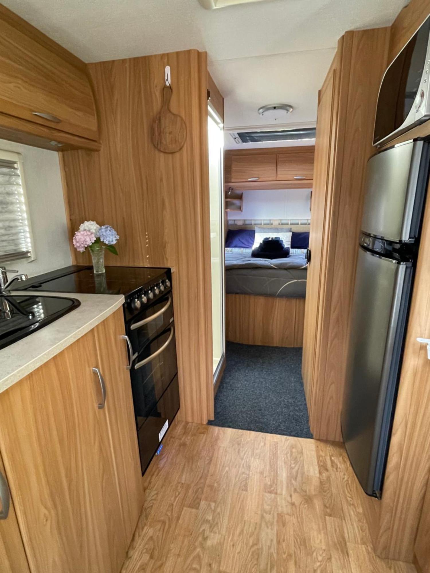 Cosy Caravan Fun In Sunny With Wifi!