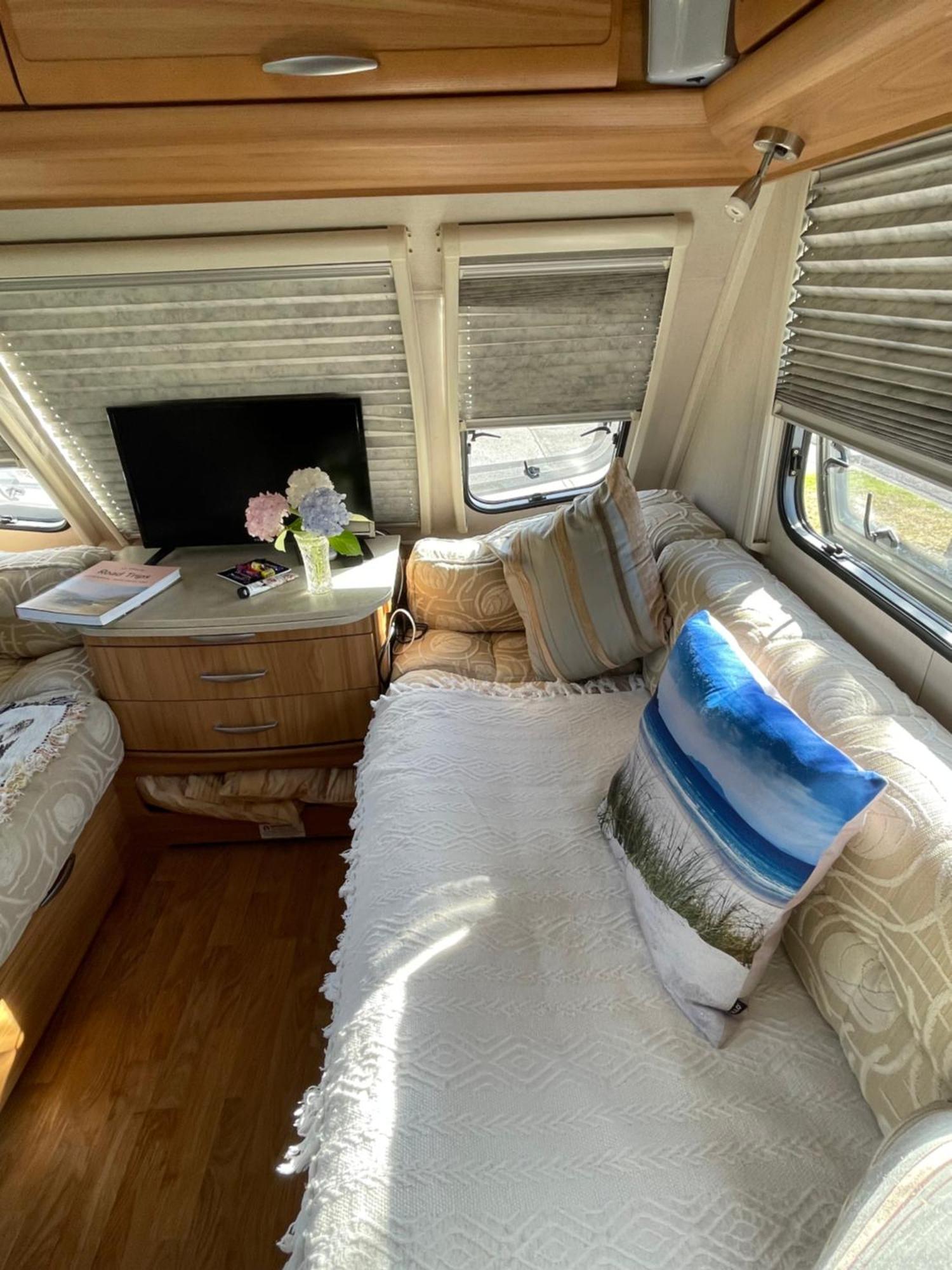 Cosy Caravan Fun In Sunny With Wifi! *
