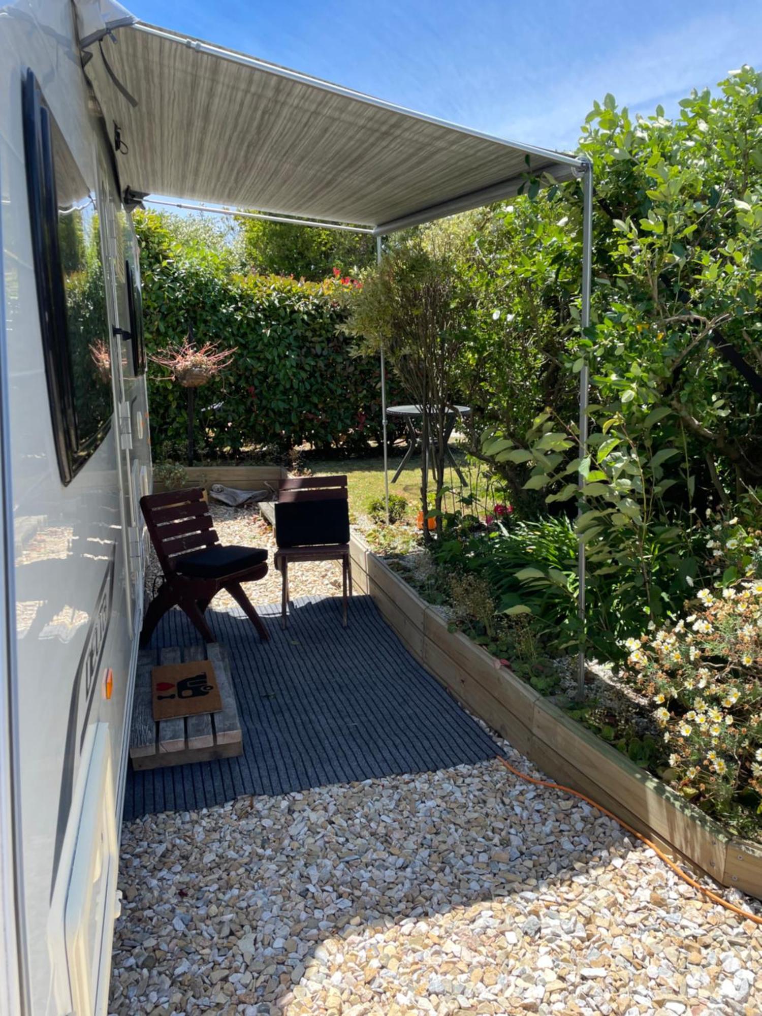 Cosy Caravan Fun In Sunny With Wifi! Campsite